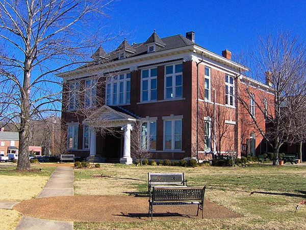 Cheatham County Courthouse in Ashland City Tennessee, a central landmark representing the northwest Nashville metro area.
